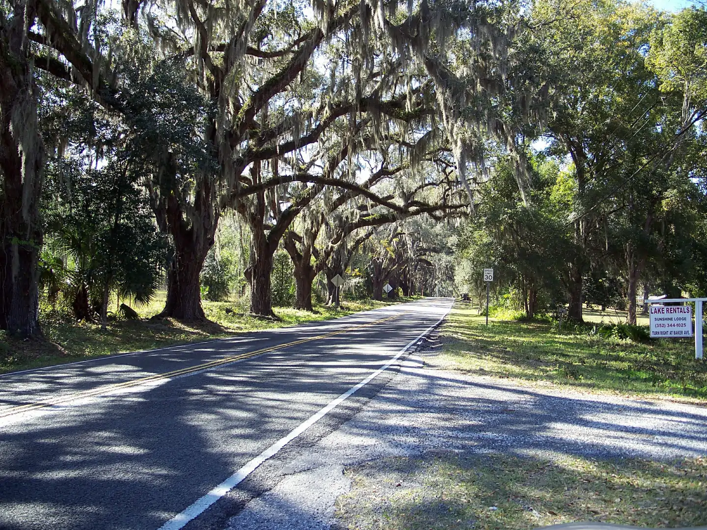 Eastern entrance on Orange Avenue into Floral City Historic District, in Floral City, Florida
