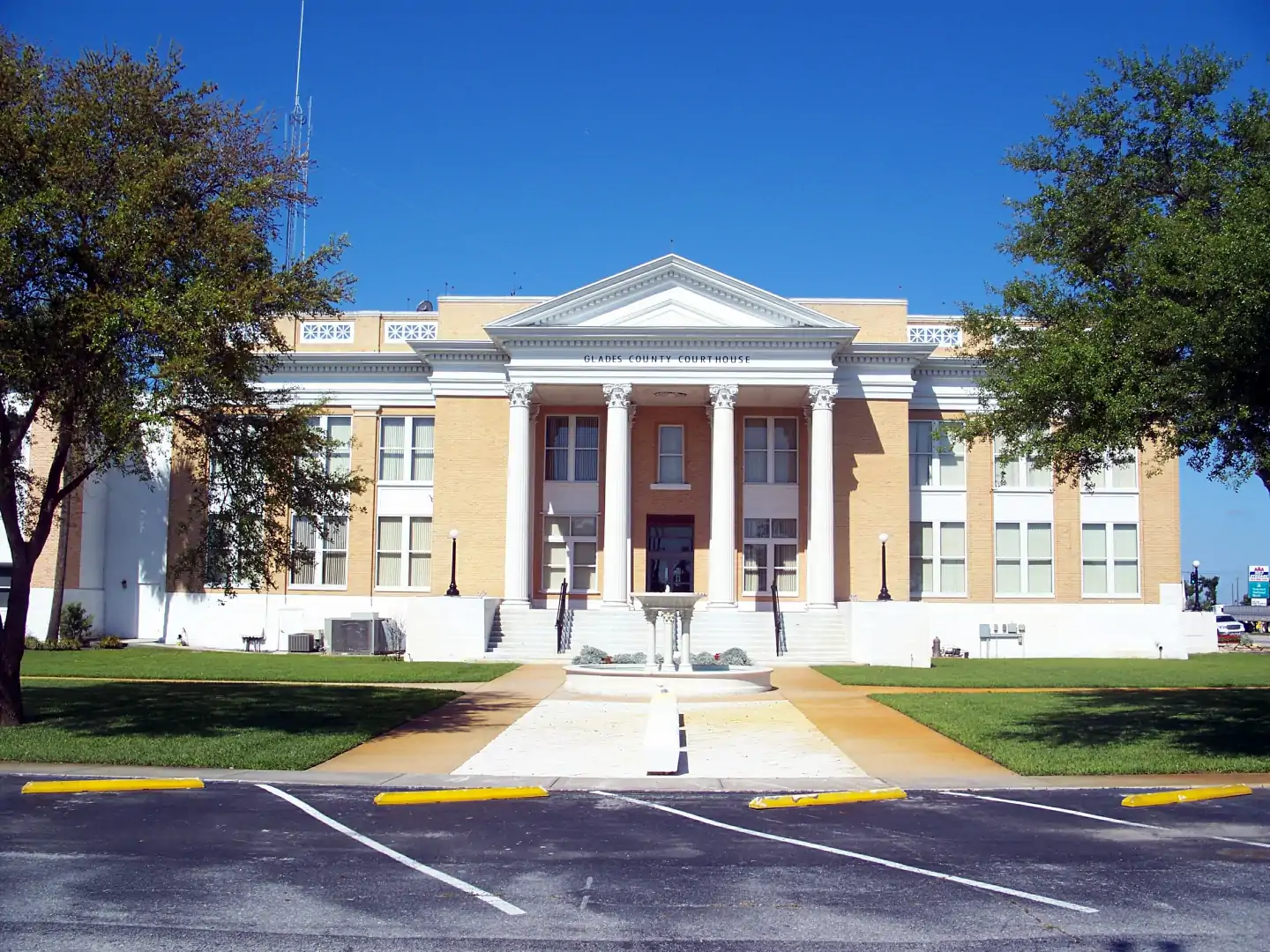 Moore Haven, Florida: Glades County Courthouse