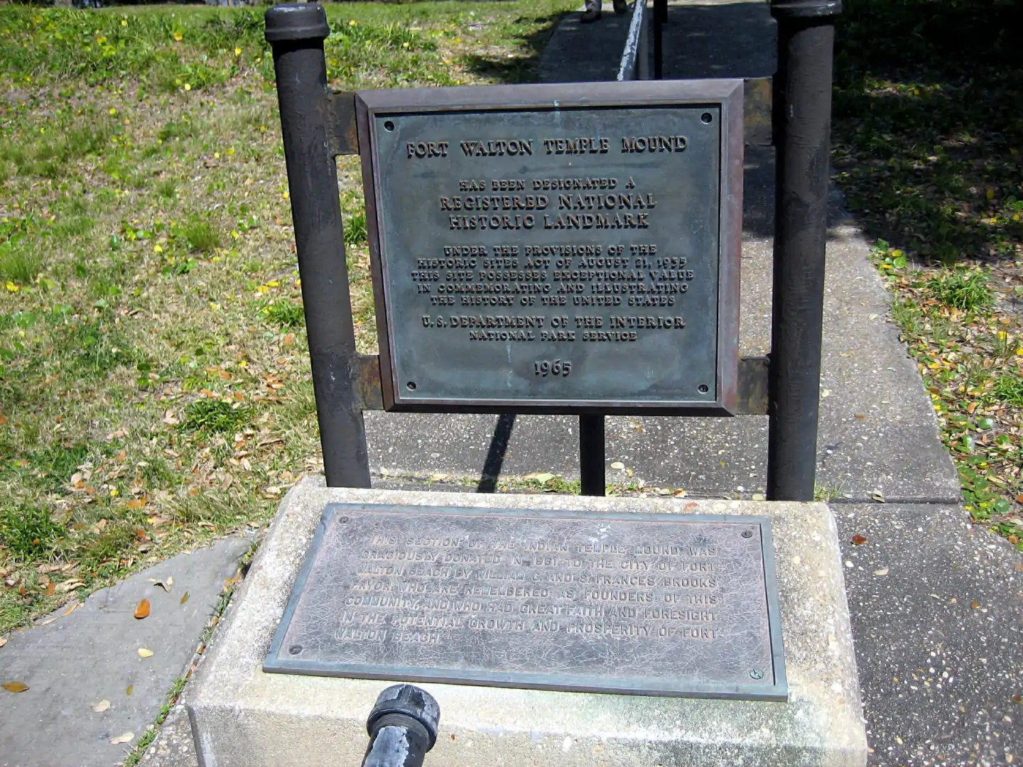 Indian Mound park, Fort Walton Beach, Florida. Explanitory plaque.