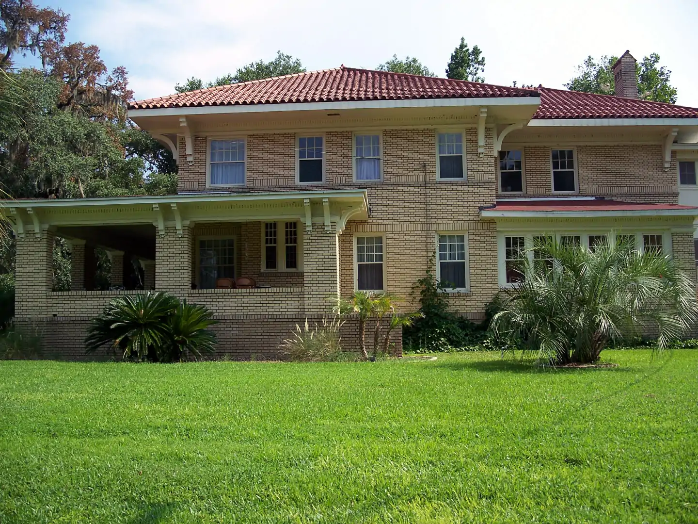 House in the Crescent City Historic District, in Crescent City, Florida