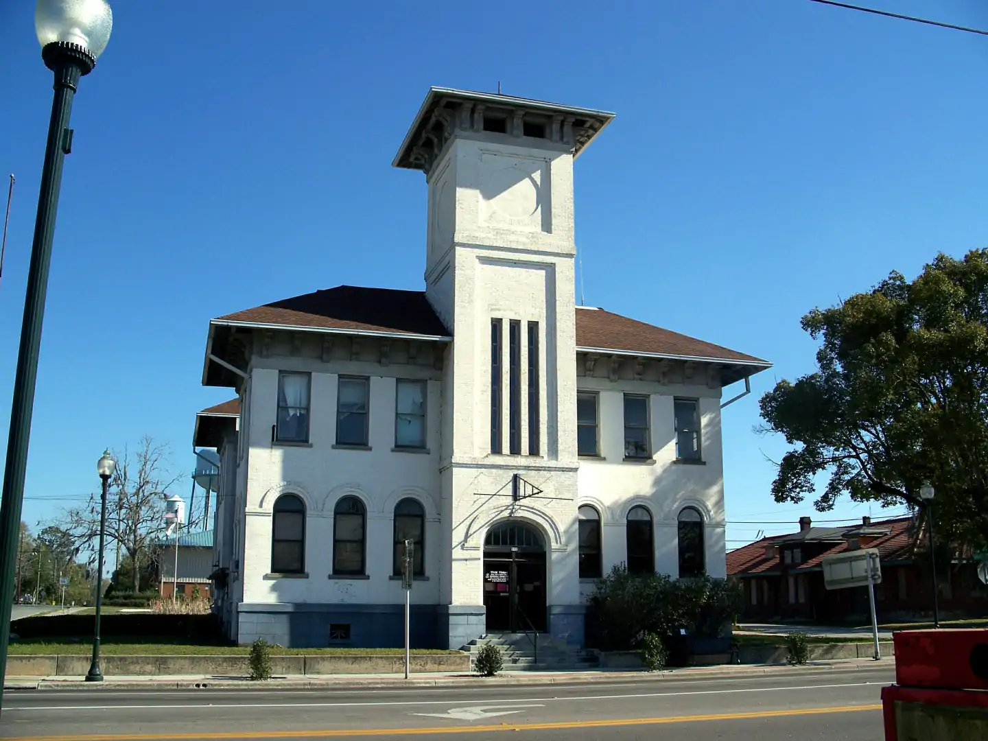 Old Live Oak City Hall, in Live Oak, Florida